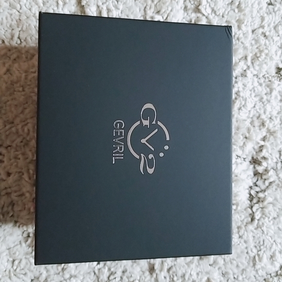 GV2 Milan Diamond Swiss Quartz - Picture 11 of 13